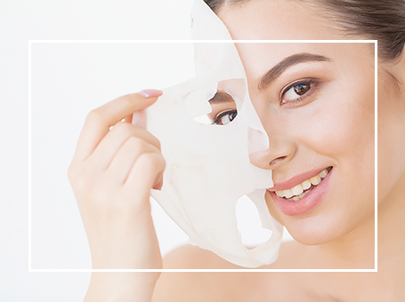 Facial mask with restorative benefits for a refreshed and revitalized complexion.