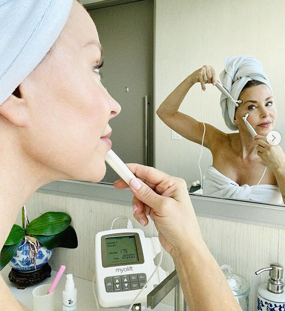 MyoLift Mini – home facial device for skincare.